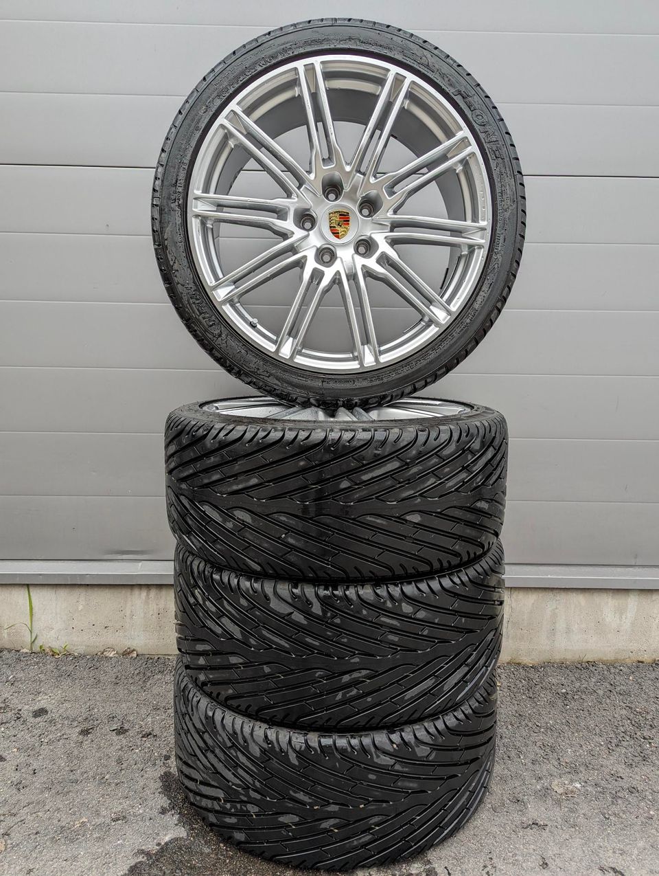 Porsche Cayenne wheels, 8mm summer tires 285/35/22" (Audi Q7/Touareg)
