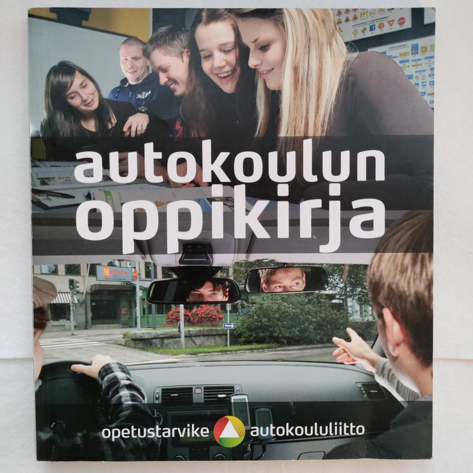 Autokoulun oppikirja 2014