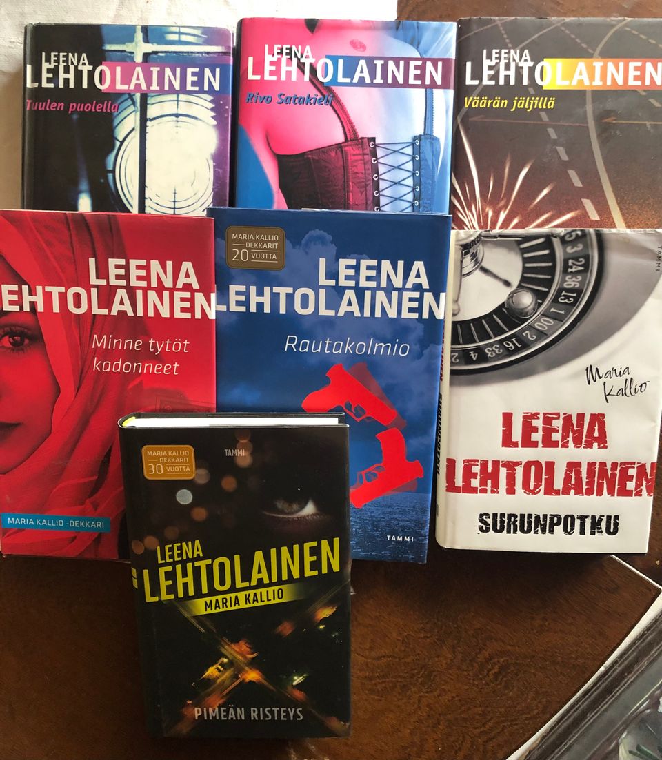 Leena Lehtolainen / Maria Kallio -sarjan kirjoja 3 euroa kpl