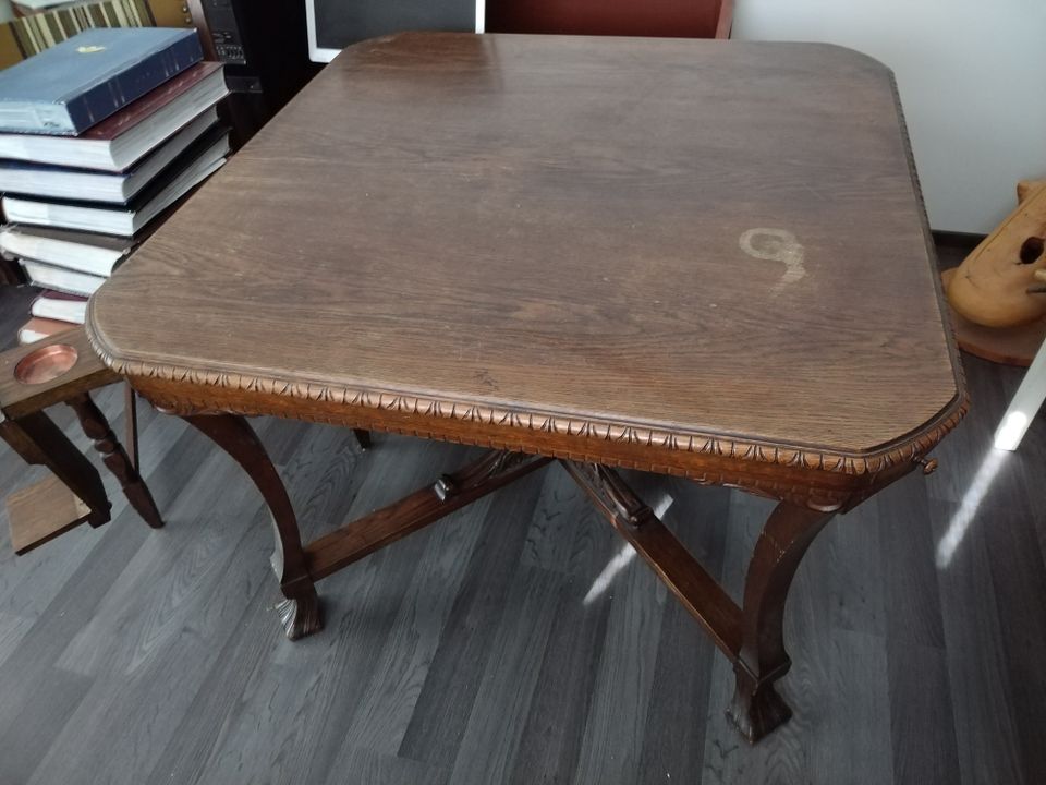 Antiikkinen pelipöytä