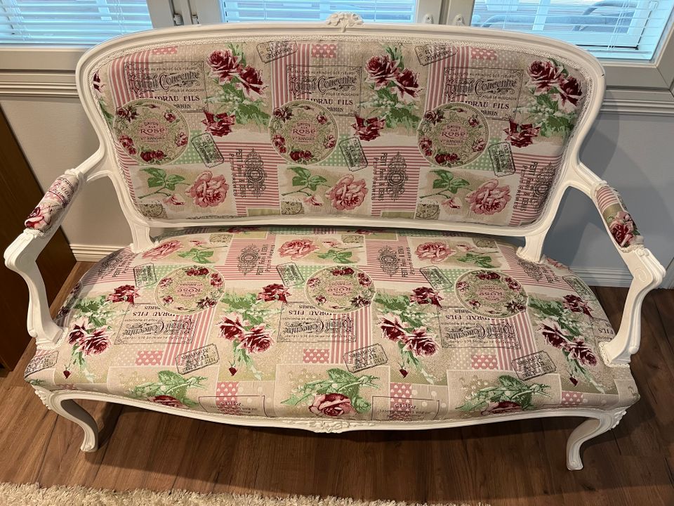 Ruusukuvioinen 2-istuttava rokokoo sohva