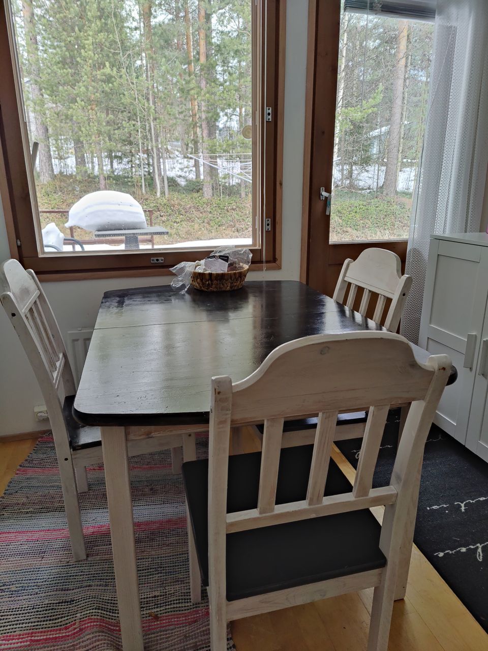 Keittiön pöytä ja 3kpl tuoleja