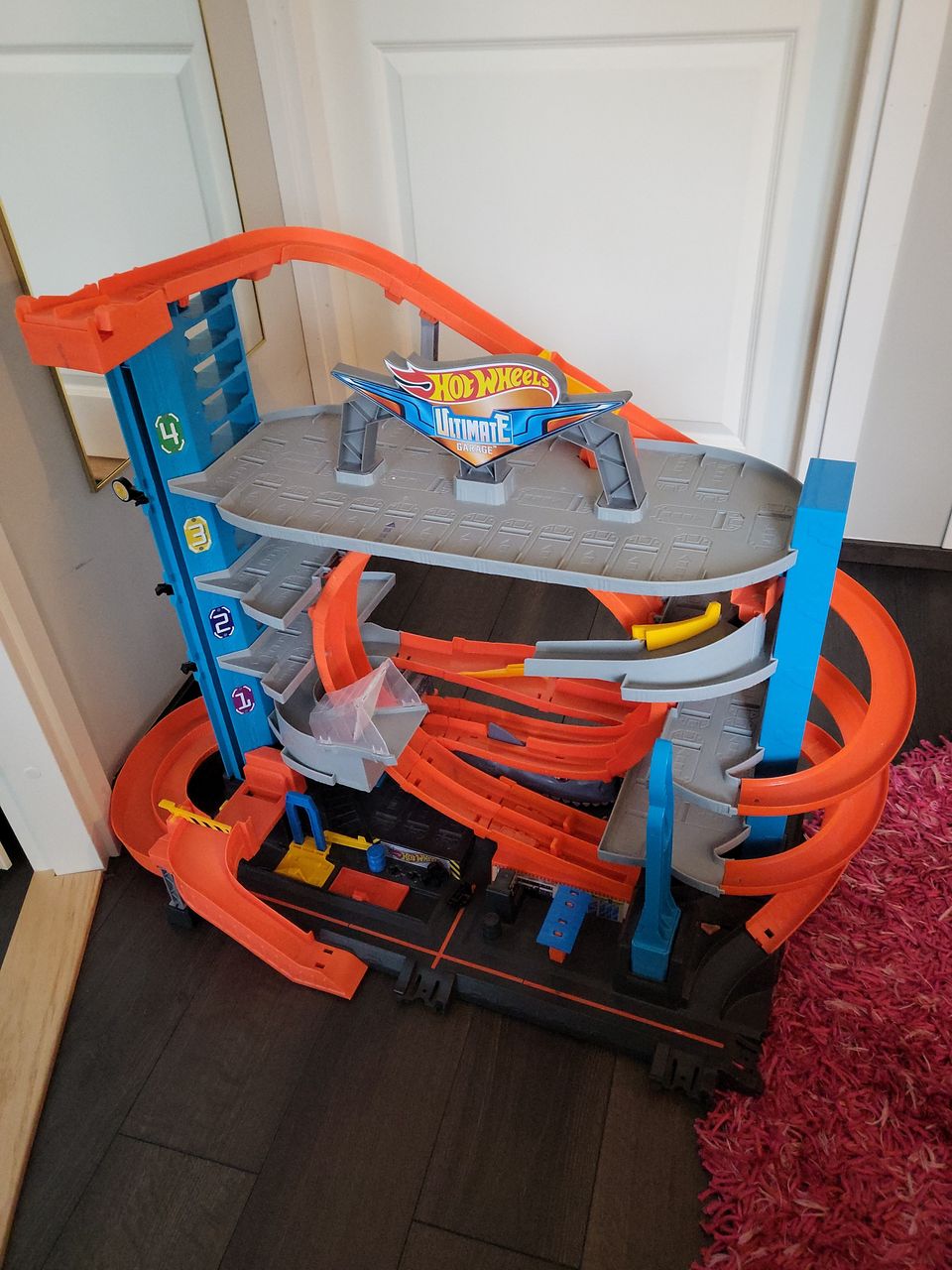 Hot wheels Ultimate mega Garage- parkkitalo