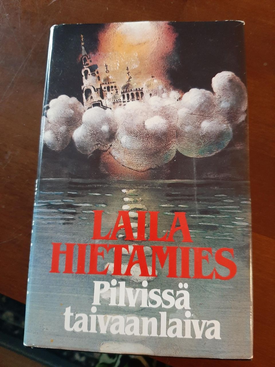 Laila Hietaniemen Laatokka -sarja, 6 kirjaa