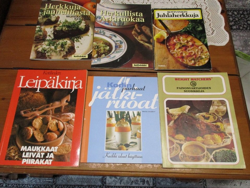 Keittokirjoja 80-90 -luvulta
