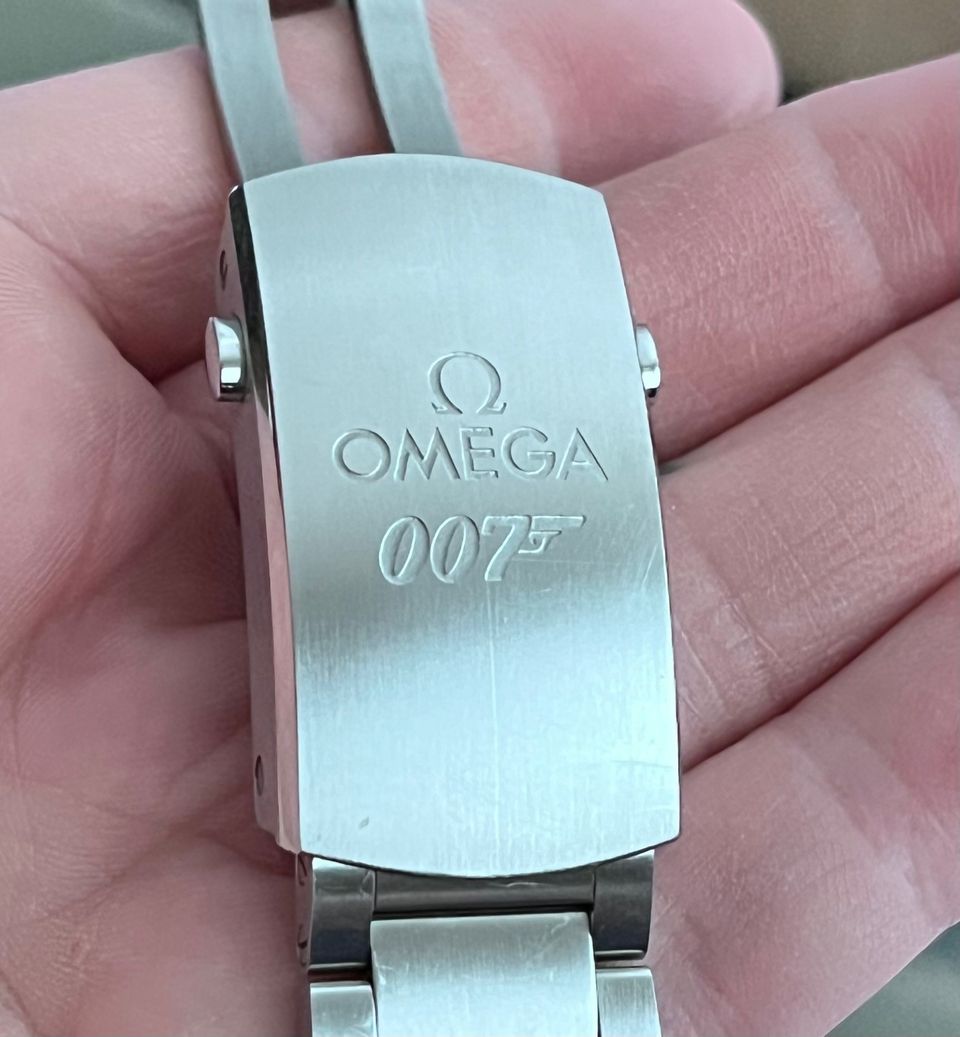 Omega Seamaster 007 -metalliranneke