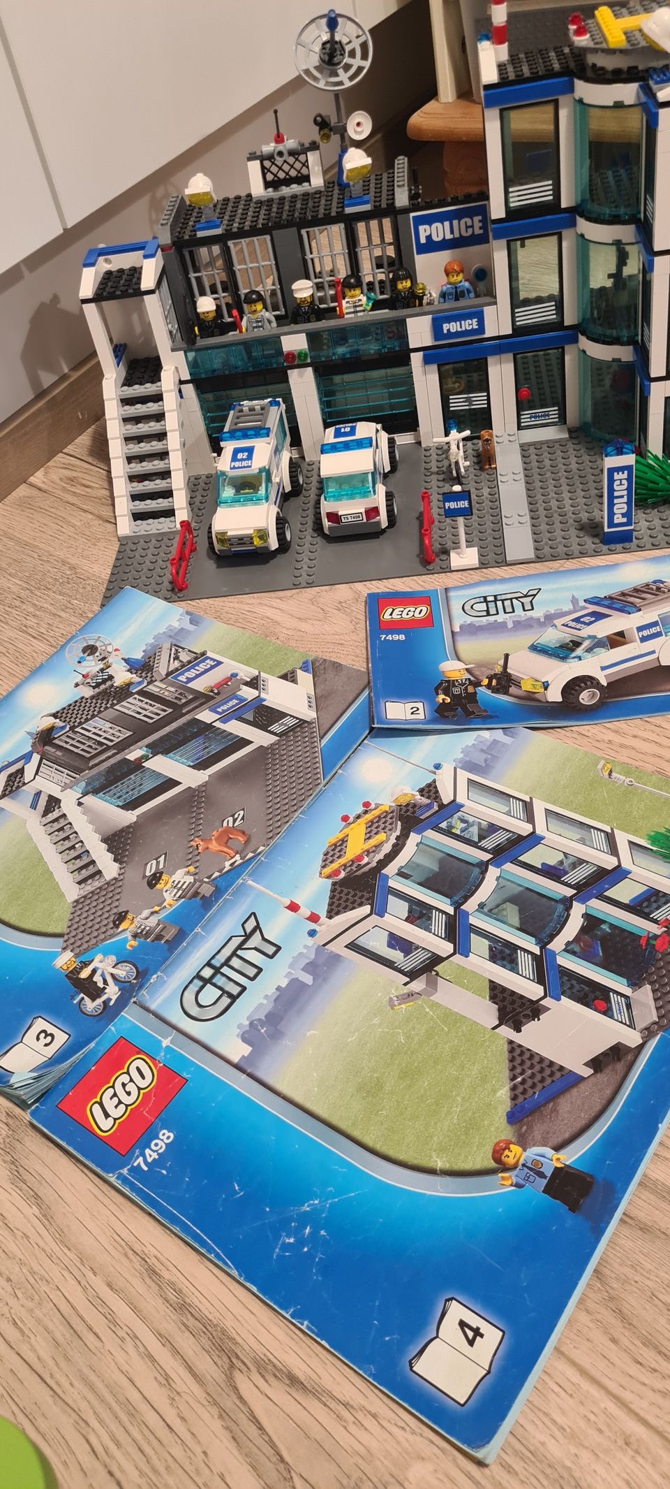 VARATTU Lego poliisiasema 7498