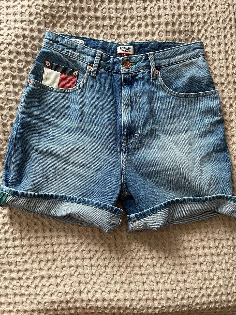 Naisten Tommy Hilfiger mom jeans -shortsit KOKO 28