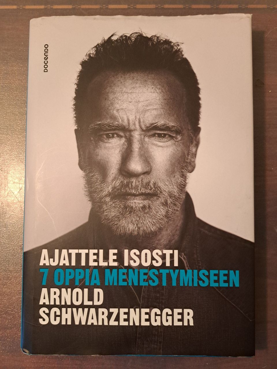 Arnold Schwarzenegger: Ajattele isosti