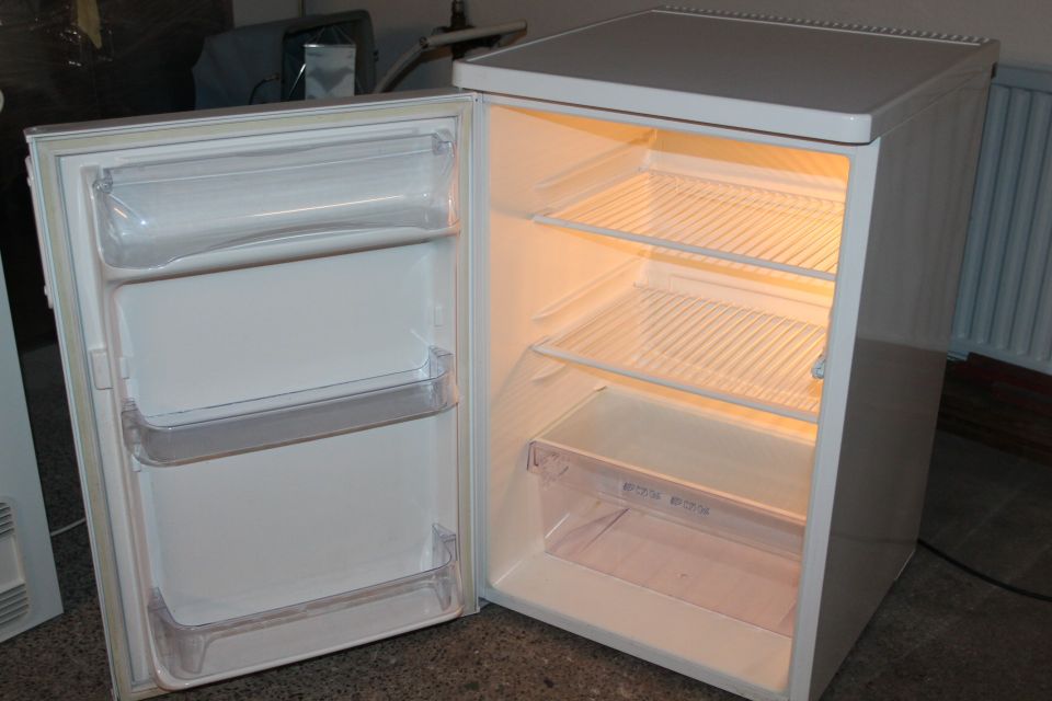 Zanussi jääkaappi k85 x l55 x s61cm siisti kunto jää kaappi kylmäkaappi