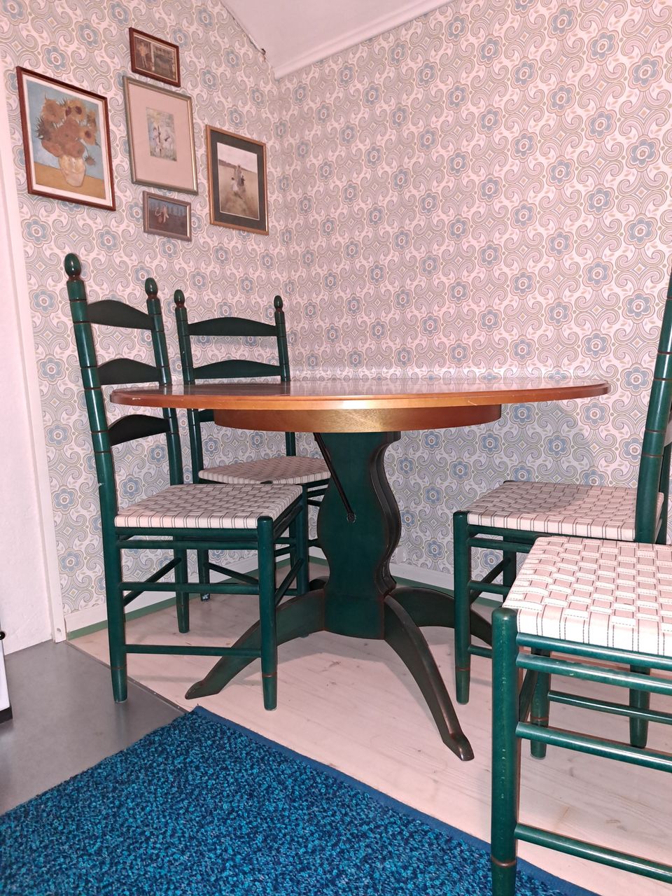 Myydään jatkettava (115-203 cm) vintage -pöytä ja 4 tuolia