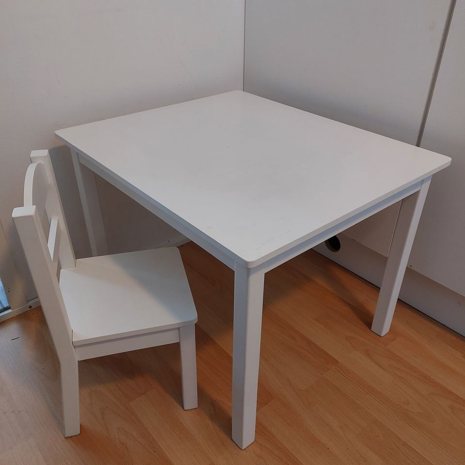 Ikea lasten pöytä ja tuoli