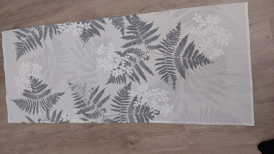 Kaunis uusi kangas VERHOKAPAKSI,, 56 x 140 cm, saniaiset kuosi
