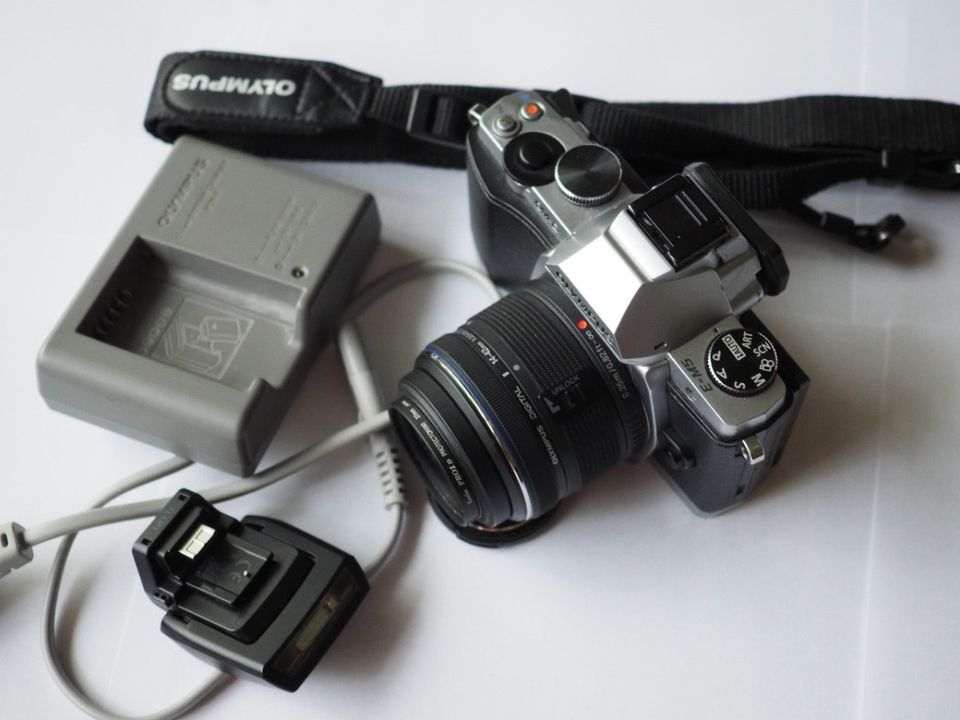 Olympus OM-D E-M5 kamera + M.Zuiko 14-42mm.