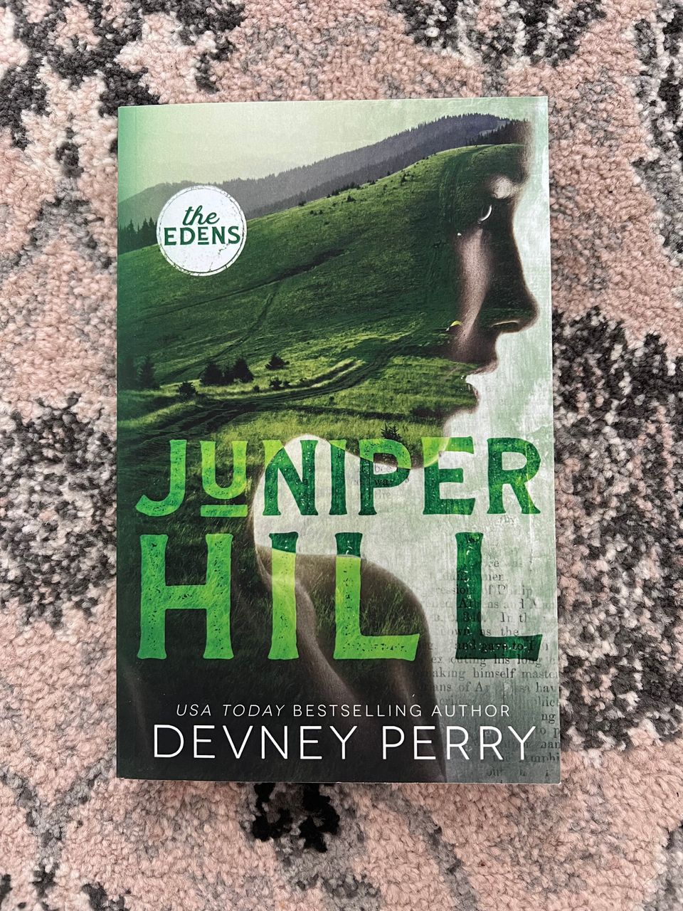 Juniper Hill Devney Perry romantiikka kirja
