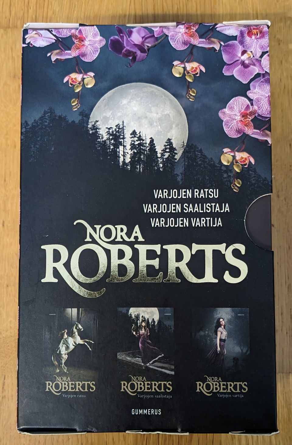 Varjojen ratsu, Varjojen saalistaja, Varjojen vartija, Nora Roberts