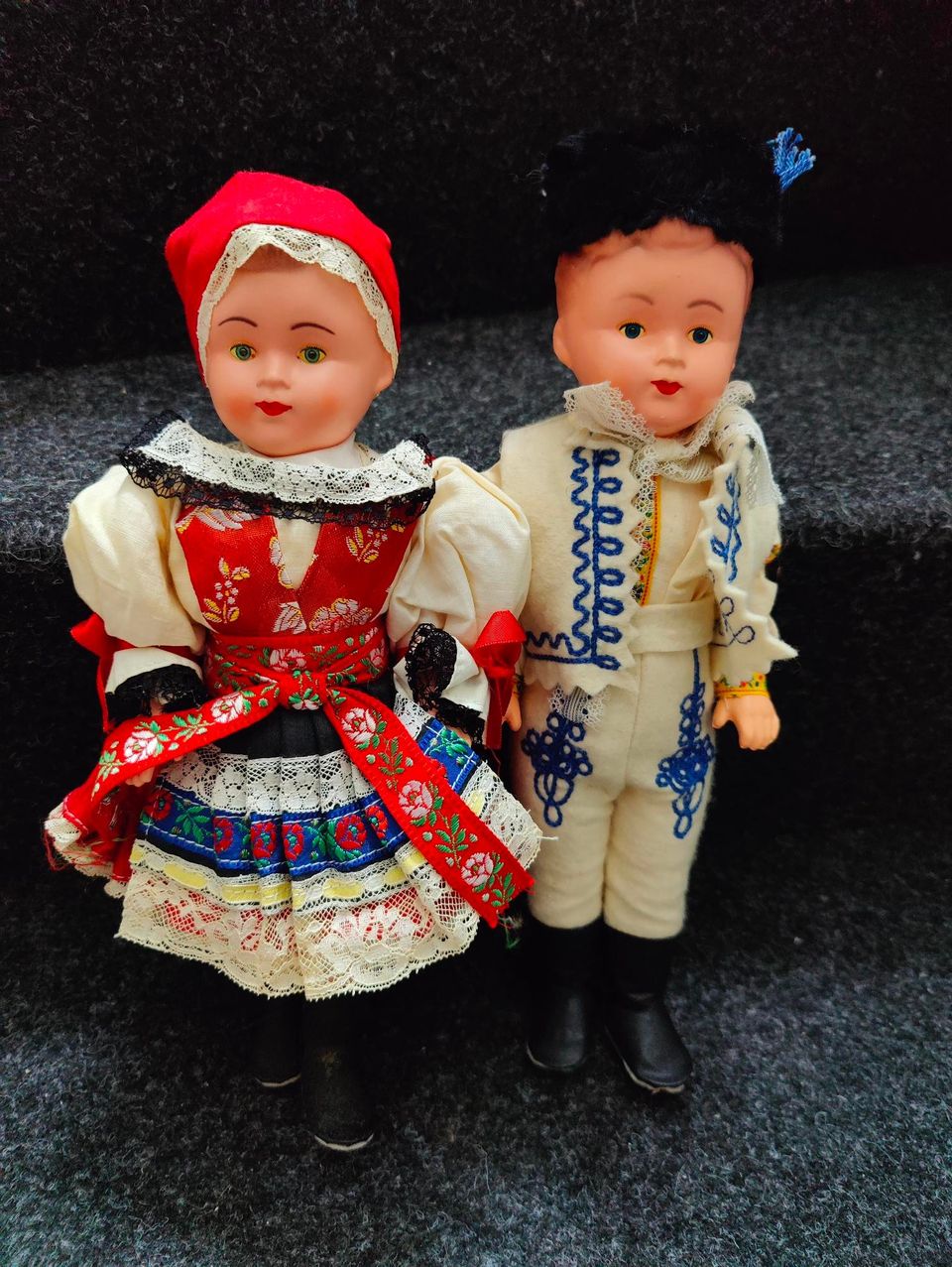 Vintage kansallispukuinen nukke, 2 kpl.
