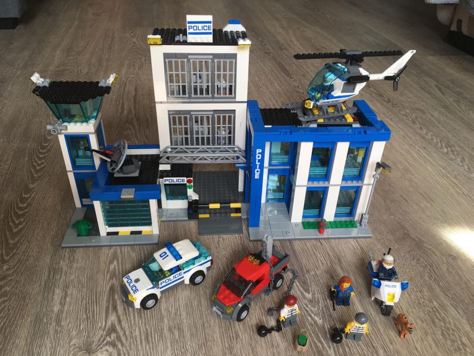 LEGO CITY Poliisiasema / Police Station