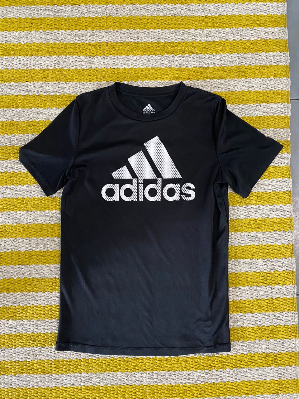 Adidas urheilu T-paita 10/12 vuotiaalle