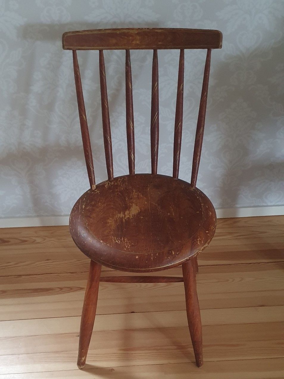 Talonpoikais antiikkinen tuoli
