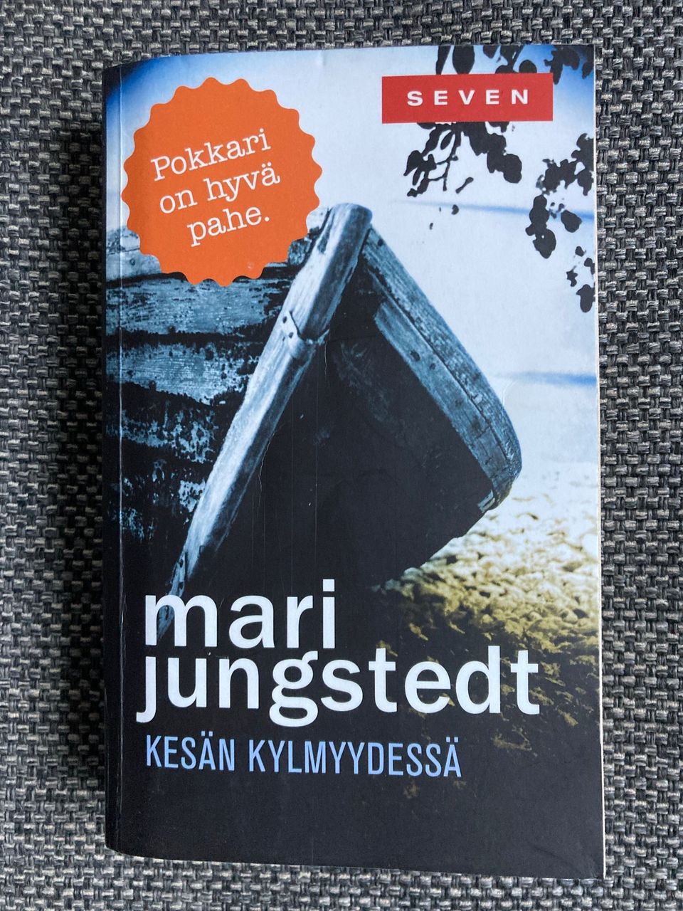 Kirja, Jungstedt: Kesän kylmyydessä, vaikka lahjaksi