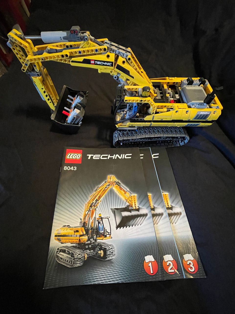 Moottoroitu kaivinkone 8043 - LEGO Technic