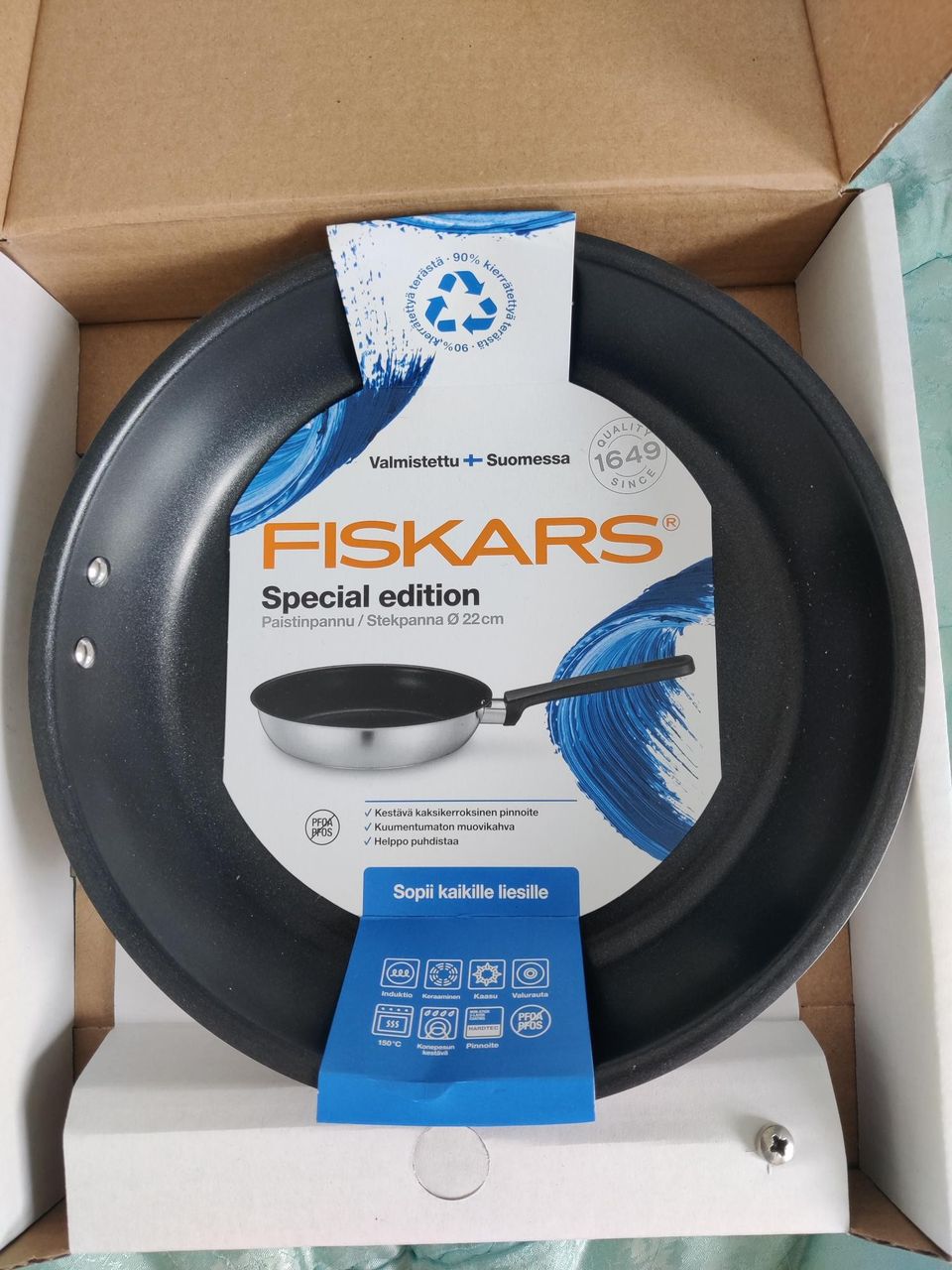 UUSI Fiskars Special edition pannu 22cm