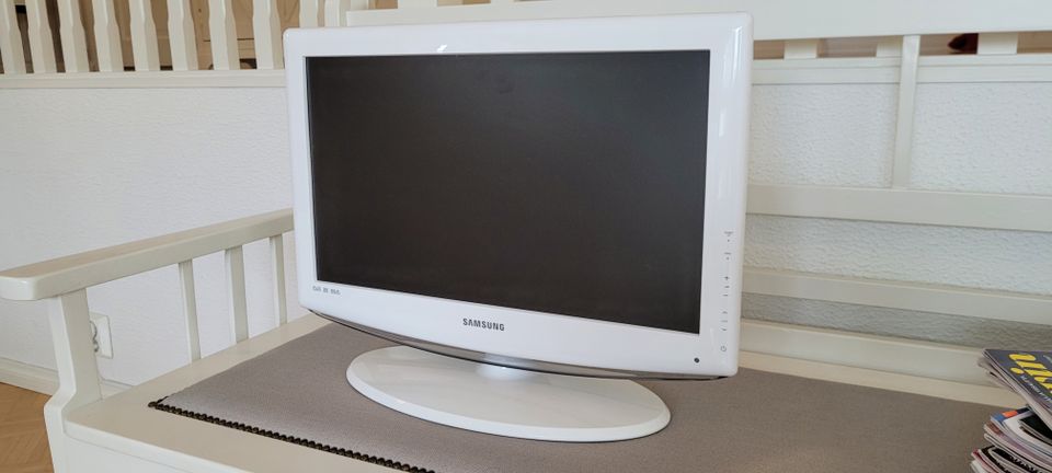 Myydään Samsung TV 23"