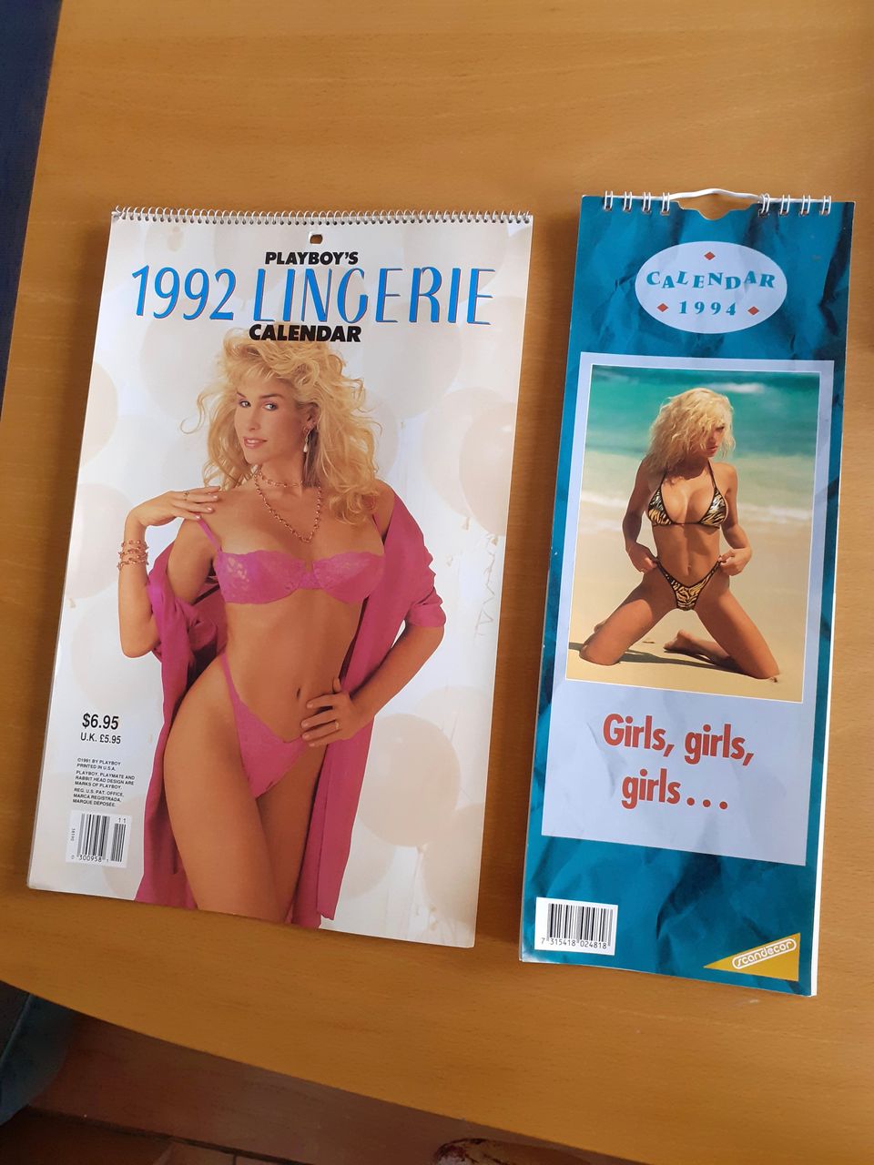 Vanhat Playboy's seinäkalenterit v 1992 ja 1994, yhteishinta