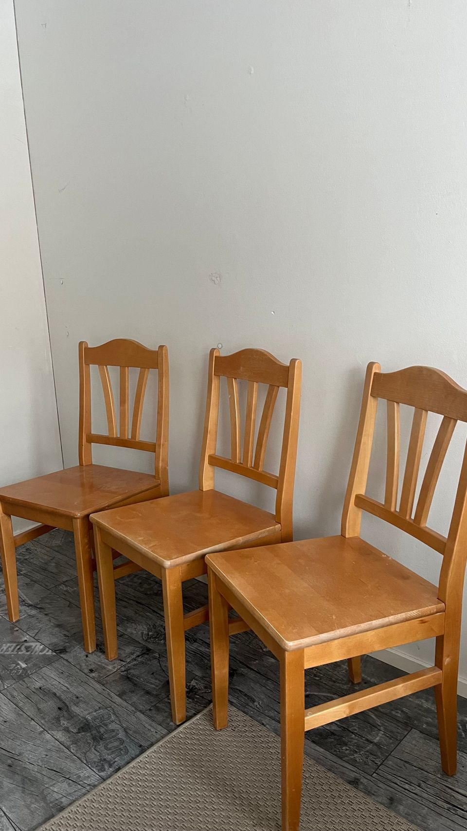 4 kpl puisia tuoleja