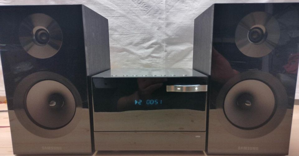 SAMSUNG MM-E330D Home Audio System