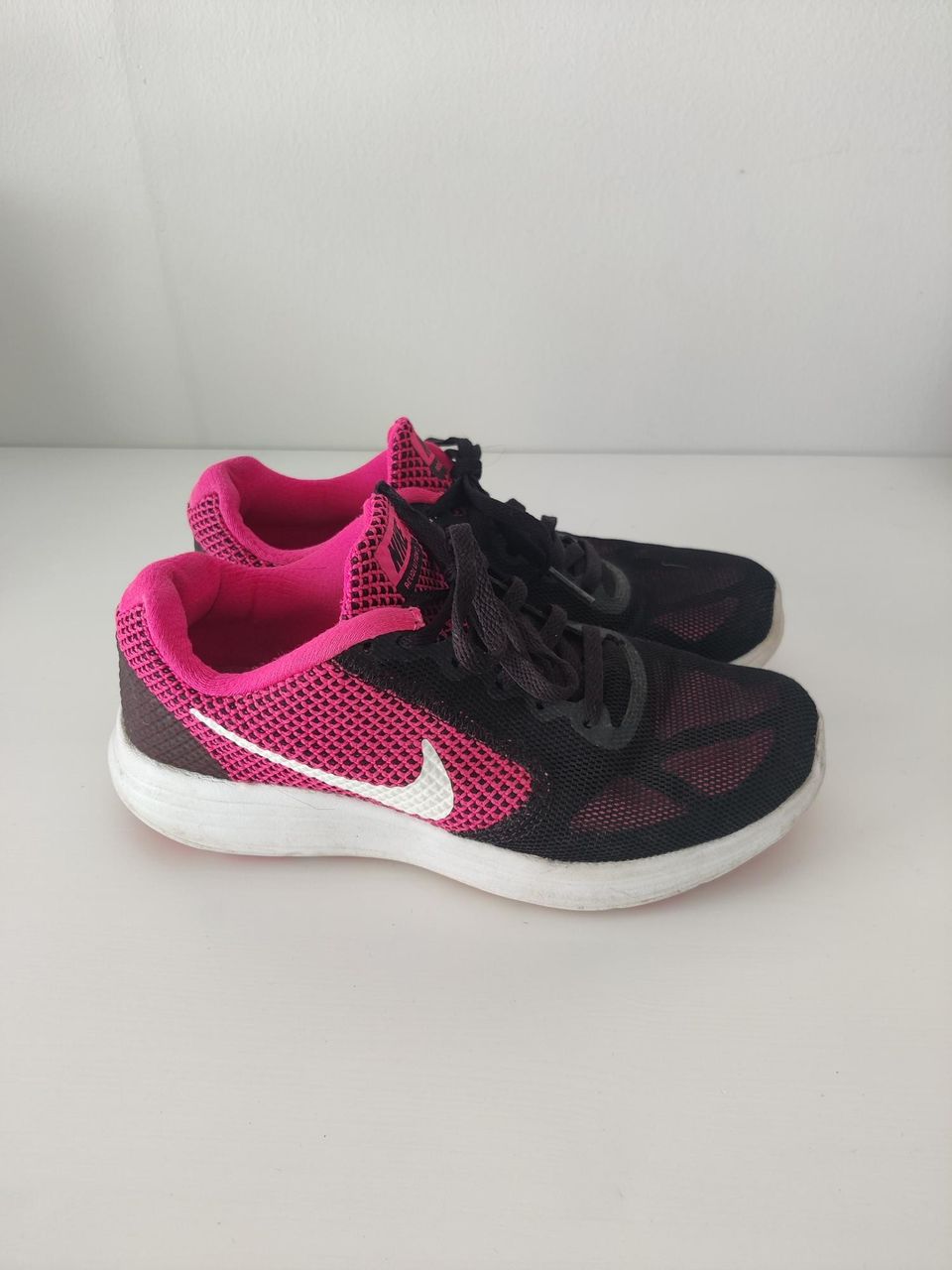 Nike Revolution 3 kengät 36