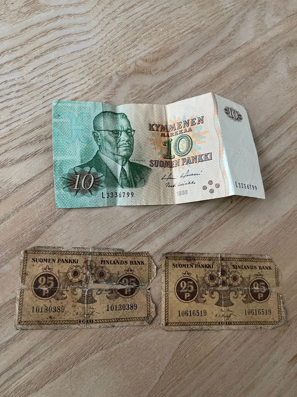 Vanhoja seteleitä pääosin suomalaisia