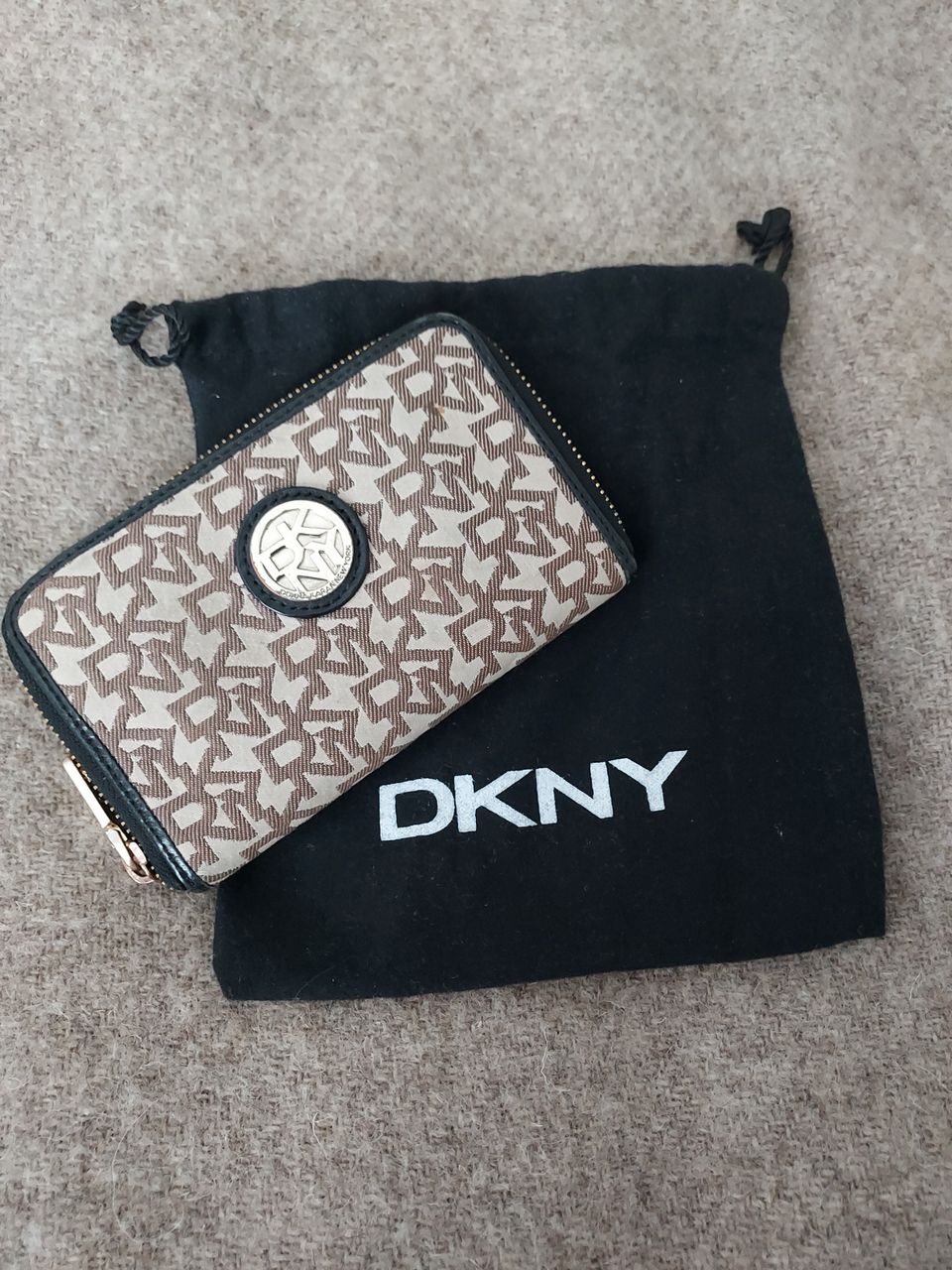 Lompakko DKNY