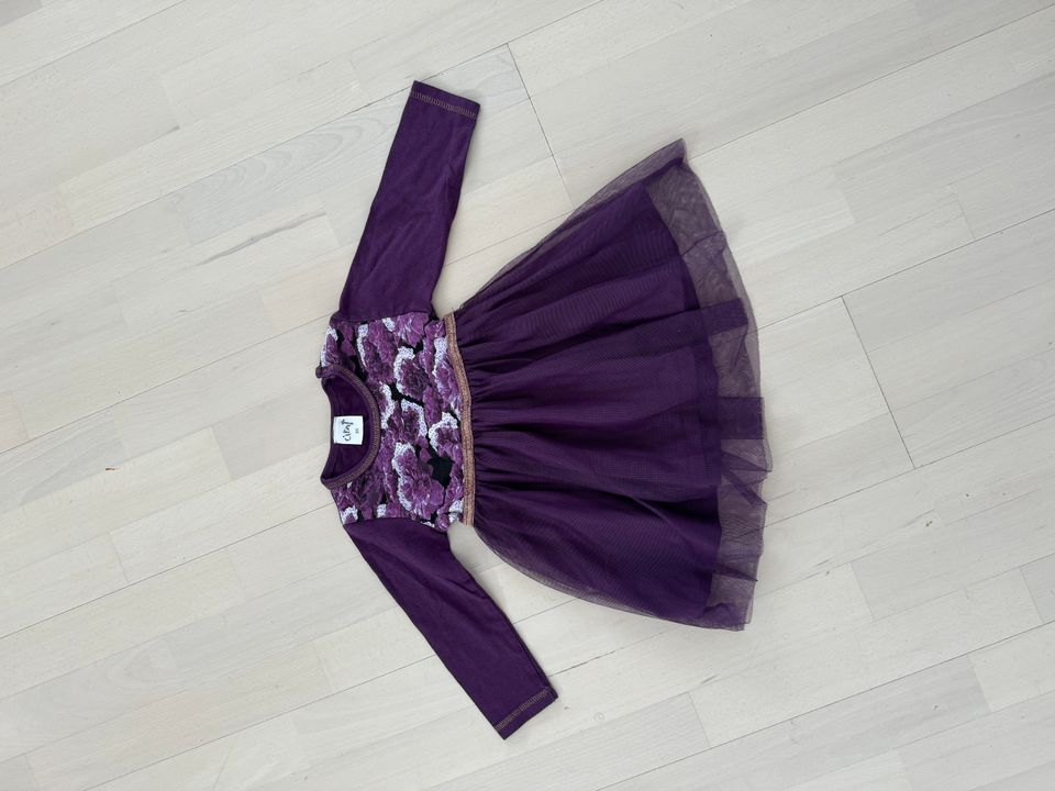 Tyttöjen violetti mekko
