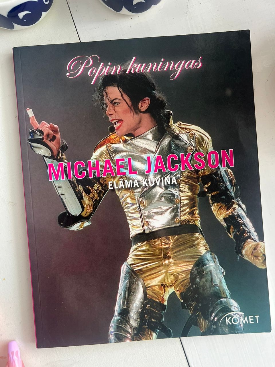 Michael Jackson elämä kuvina -kirja