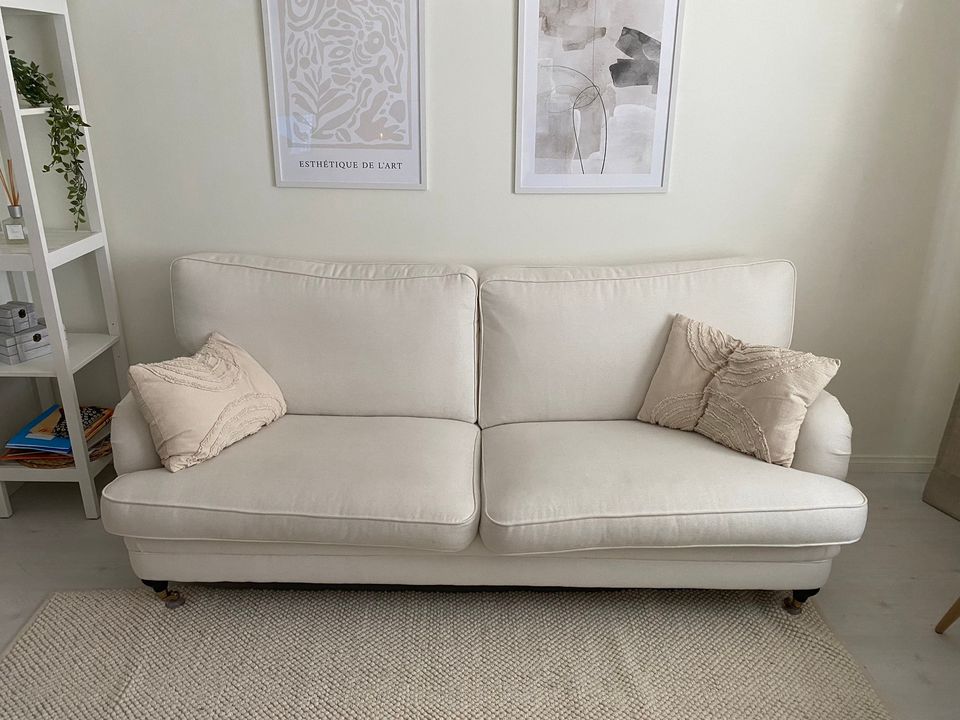 Luonnonvalkoinen sohva