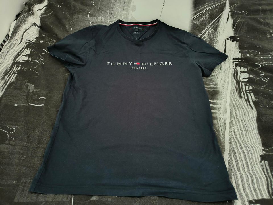 Tommy Hilfiger & Jeans t-paitoja