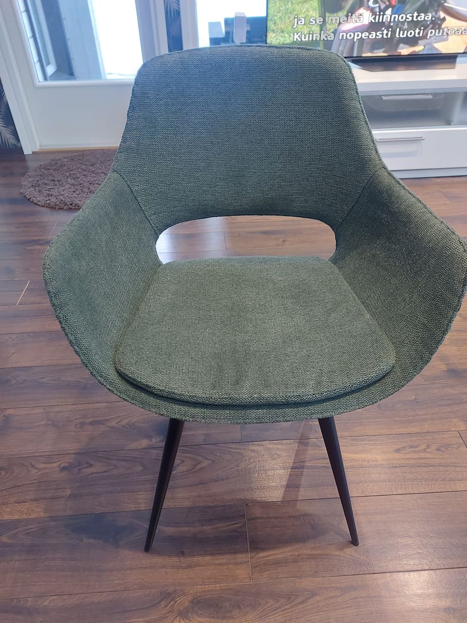 Uusi tuoli vihreä