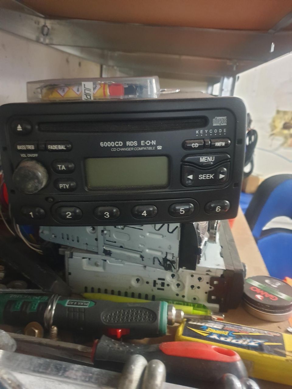 Ford 6000cd radio/cd soitin