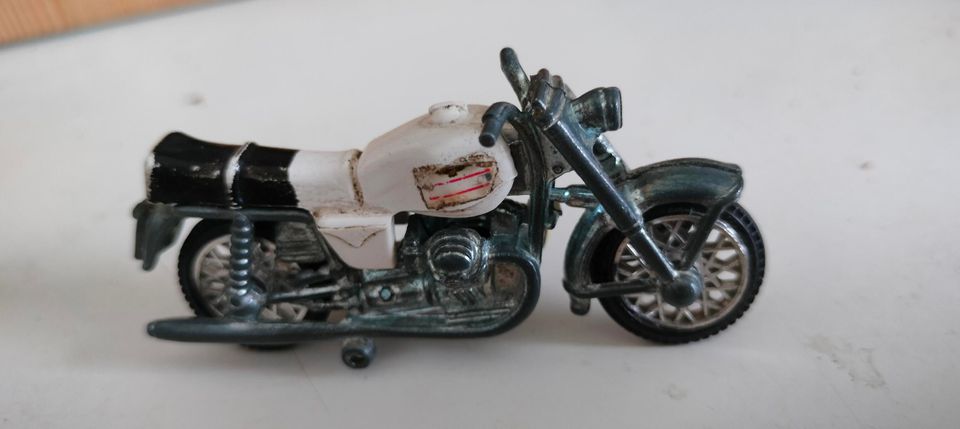 Vintage metallinen lelu moottoripyörä