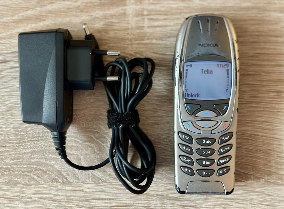 Nokia 6310i + charger