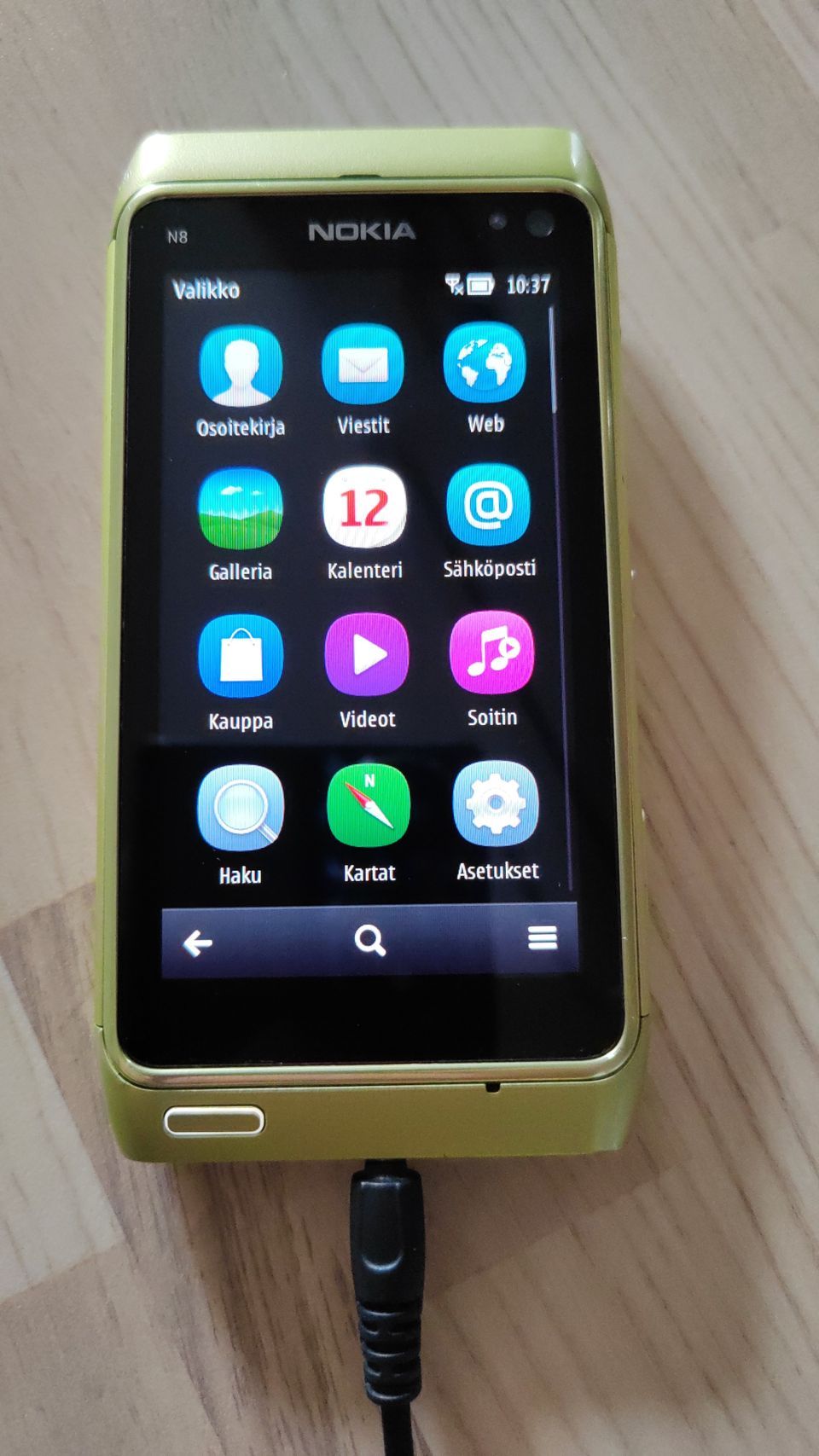 Nokia N8 puhelin