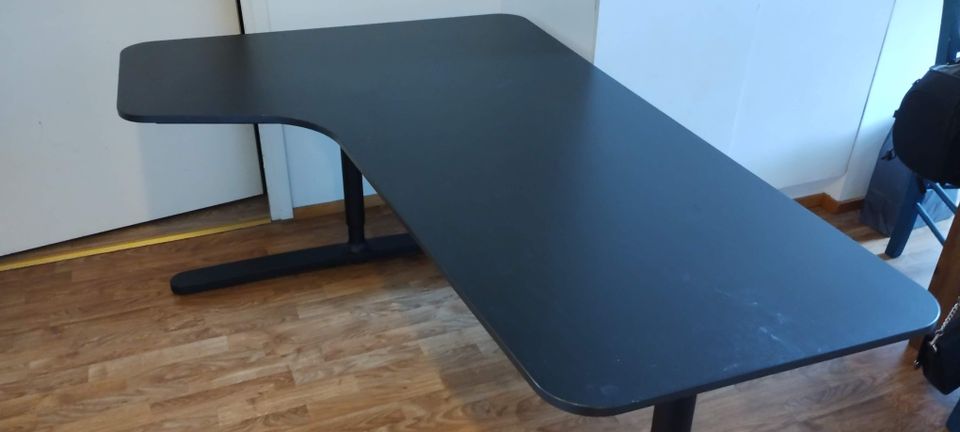 Ikea Bekant -kulmapöytä, musta