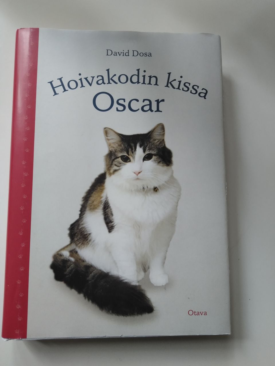 Hoivakodin kissa Oscar kirja