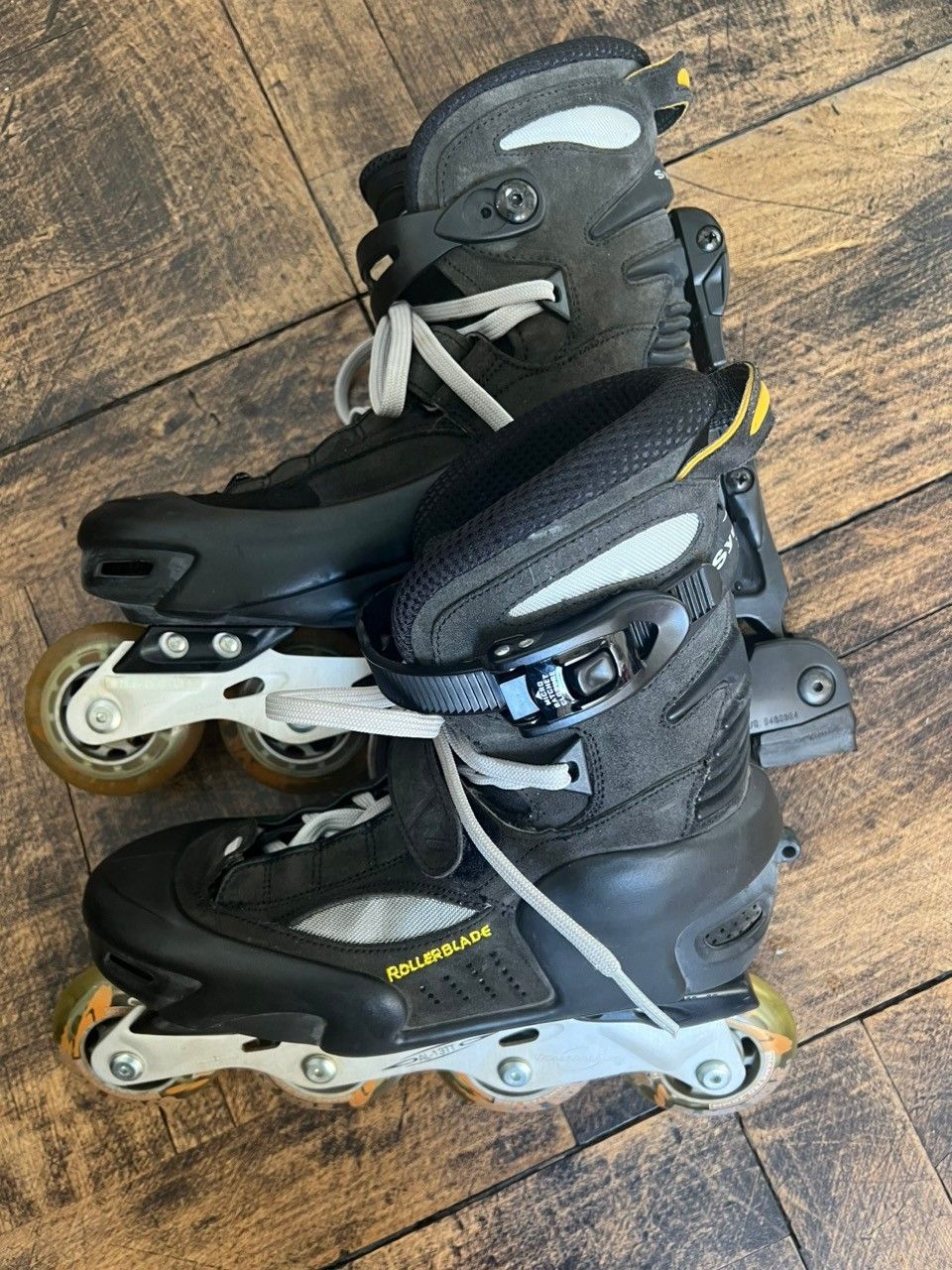 Rullaluistimet Rollerblade koko 39/40 + suojat