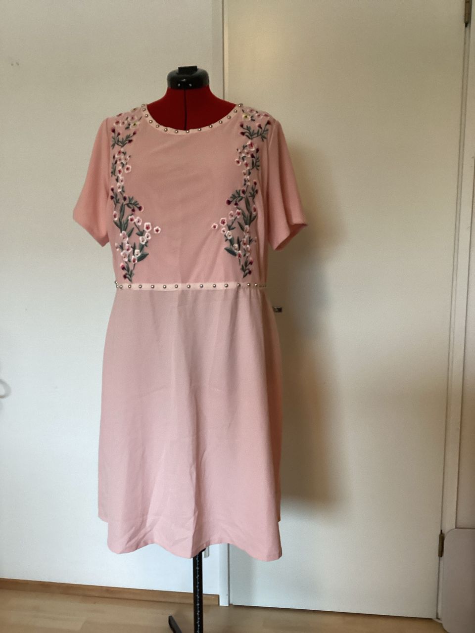 New Look Curves vaaleanpunainen mekko, koko 50
