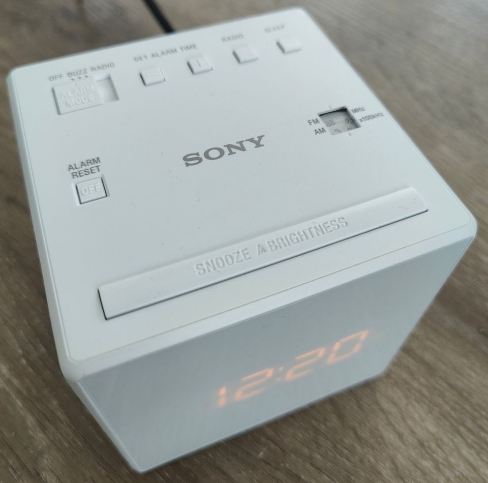 Sony ICF-C1 kelloradio