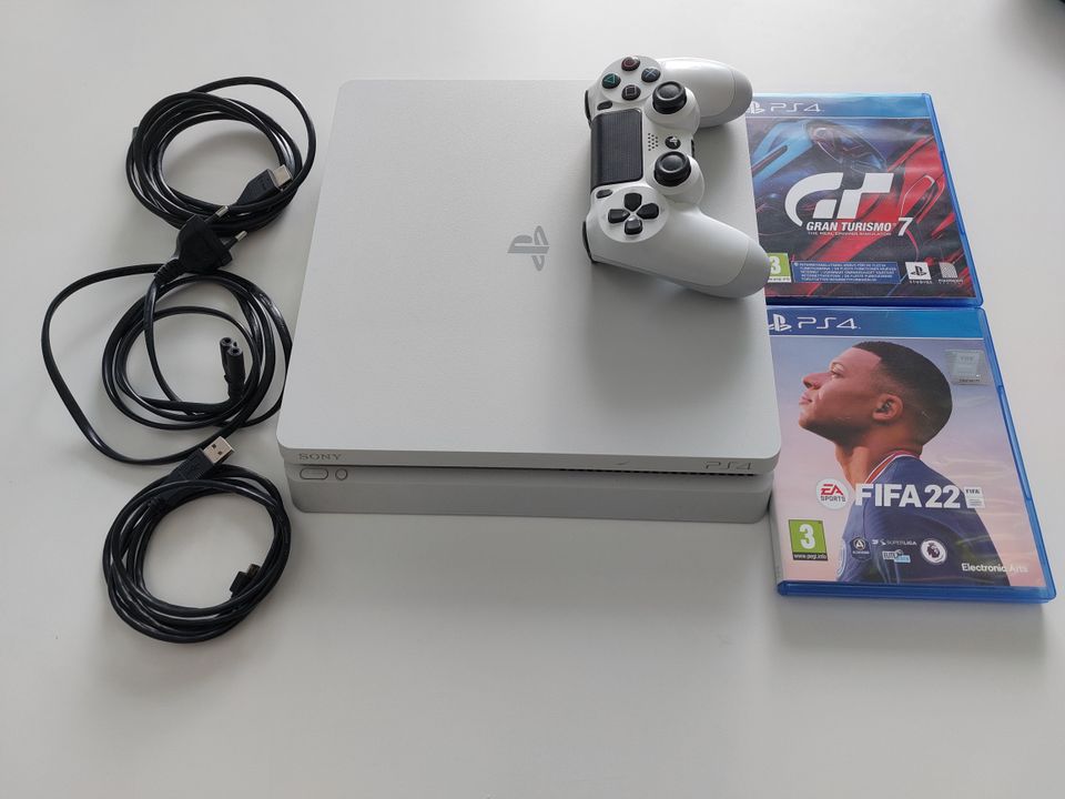 Myydään Sony Playstation 4 slim, valkoinen (sis Fifa 22 ja GT7)