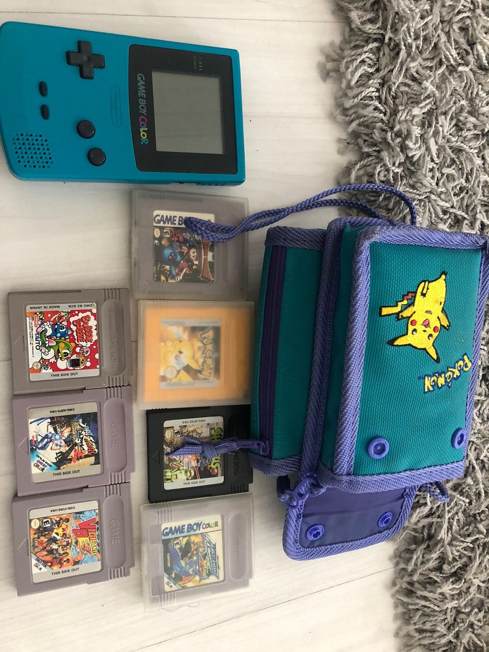 Nintendo game boy color sekä pelit